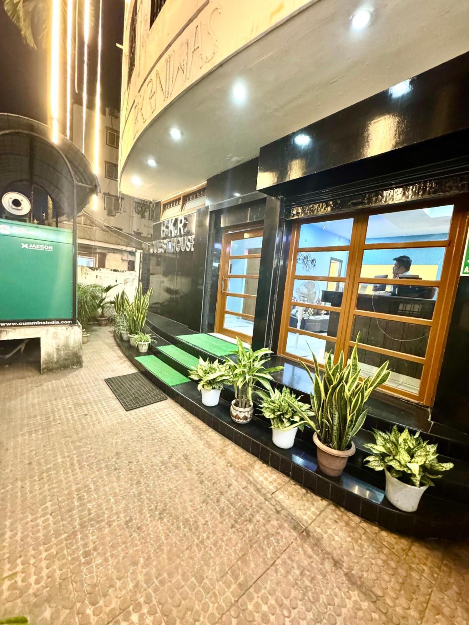 Hotel B K R Гувахати Экстерьер фото